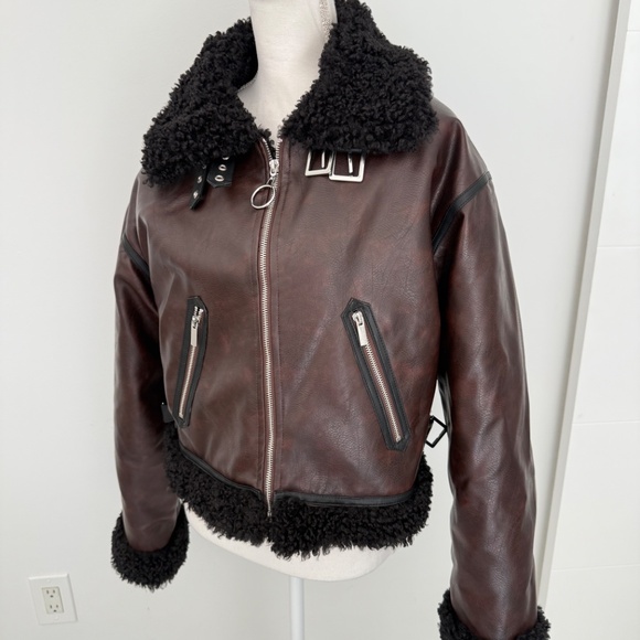 WEWOREWHAT Cropped Faux Leather Sherpa Moto Jacket Large - Picture 6 of 9